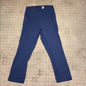 EUC Lululemon In Movement crop size 4
